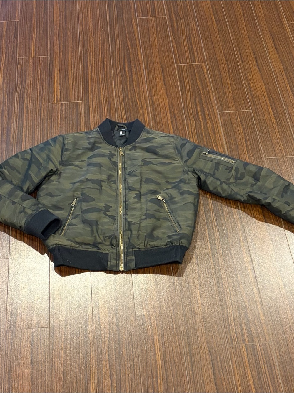 Forever 21 Ladie’s Olive Green Camo Bomber Jacket Size M